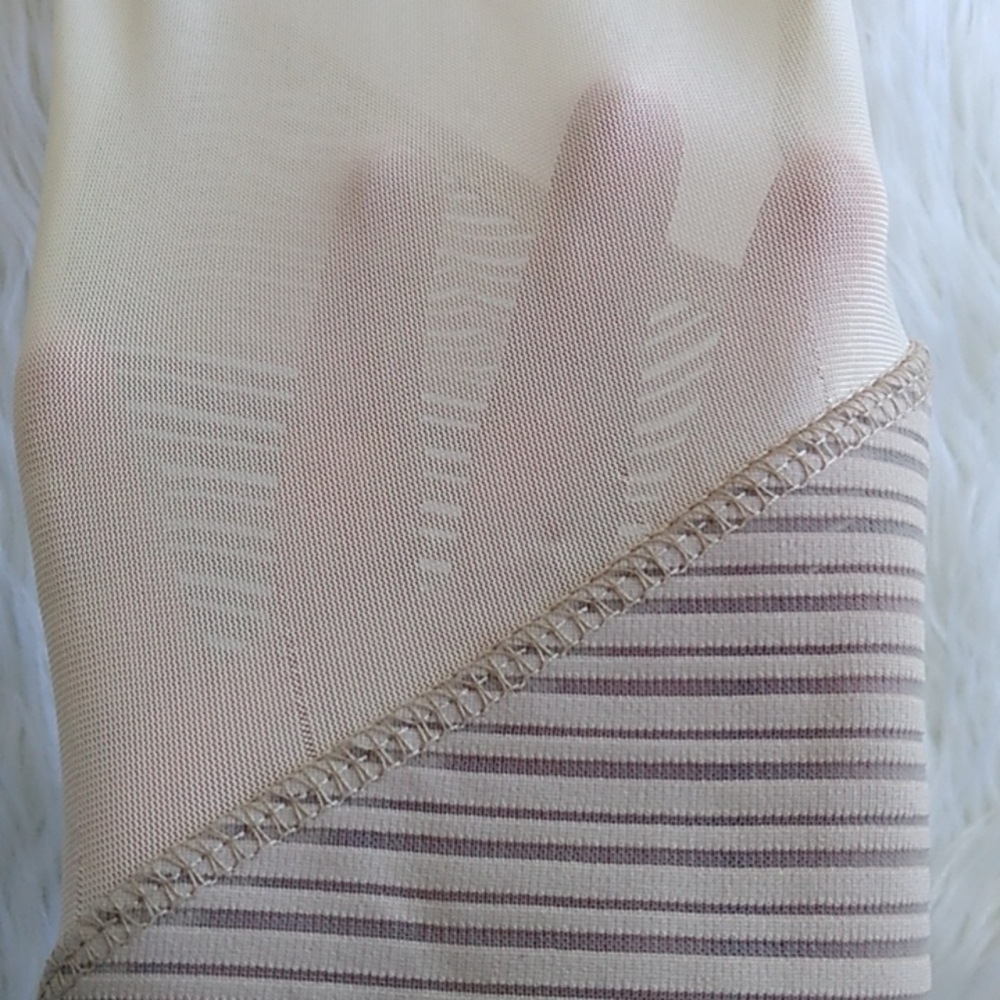 Electric Yoga Almost Nude Mesh Inset Legging - Large - Picture 15 of 15